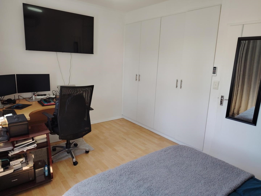 To Let 2 Bedroom Property for Rent in Uitzicht Western Cape